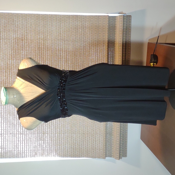 b smart Dresses & Skirts - Black Formal Cocktail Dress by B. Smart. Size 3/4